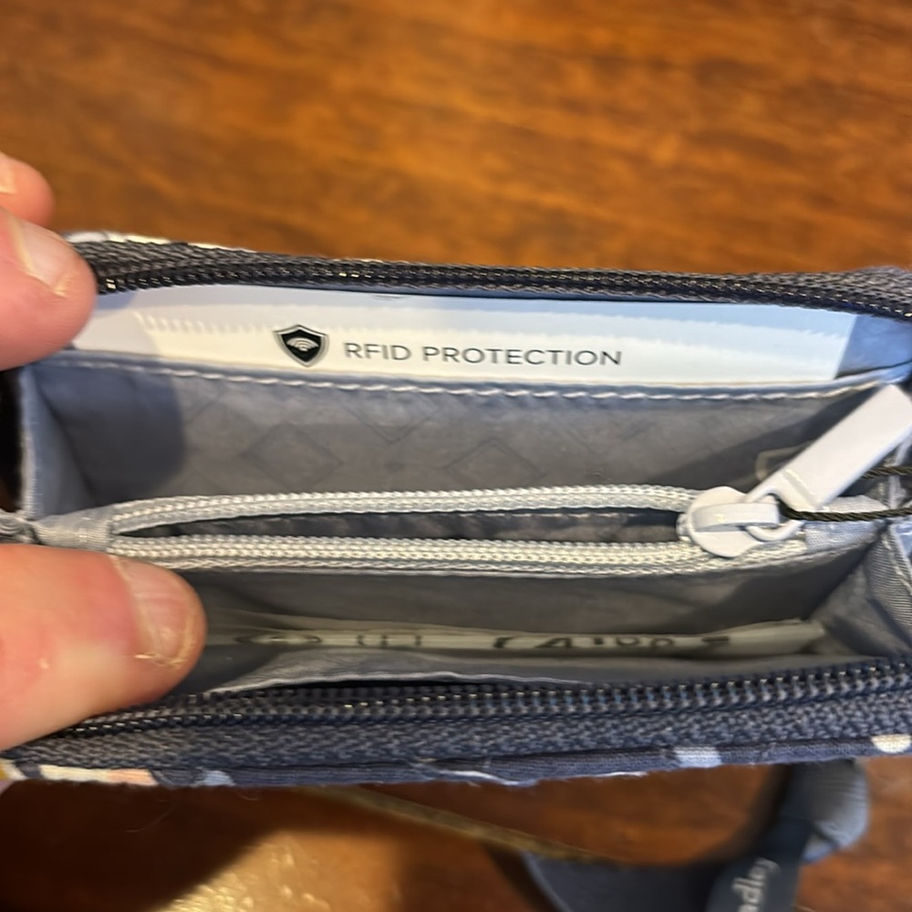 Vera Bradley RFID Petite /Zip - Around Wallet 263228-R-47/ Charmont Meadow - Picture 5 of 5